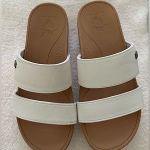 Like new-Reef Sandals